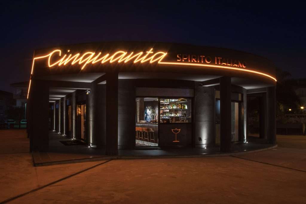 “Cinquanta – Spirito Italiano”, il bar all’italiana che sfida il Covid-19 Esterno Cinquanta phGaetanoDelMauro