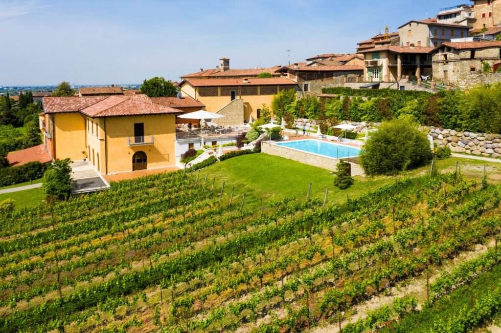 Ospitalità fra le vigne della Franciacorta al Wine Resort Corte Lantieri di Capriolo 3 Corte Lantieri