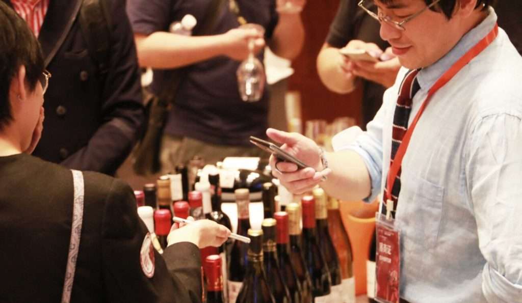 Falso Sassicaia Brunello e Chianti alla fiera del vino in Cina sgominata la banda