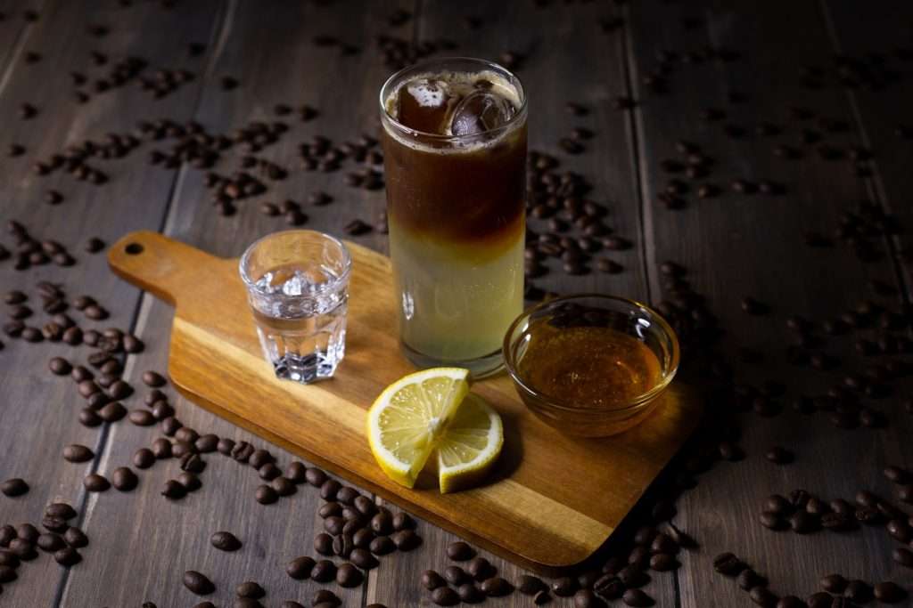 Caffè freddo, nel mondo si consumano oltre 6 miliardi di litri di espresso Mumac Academy Twisted Bees Knees