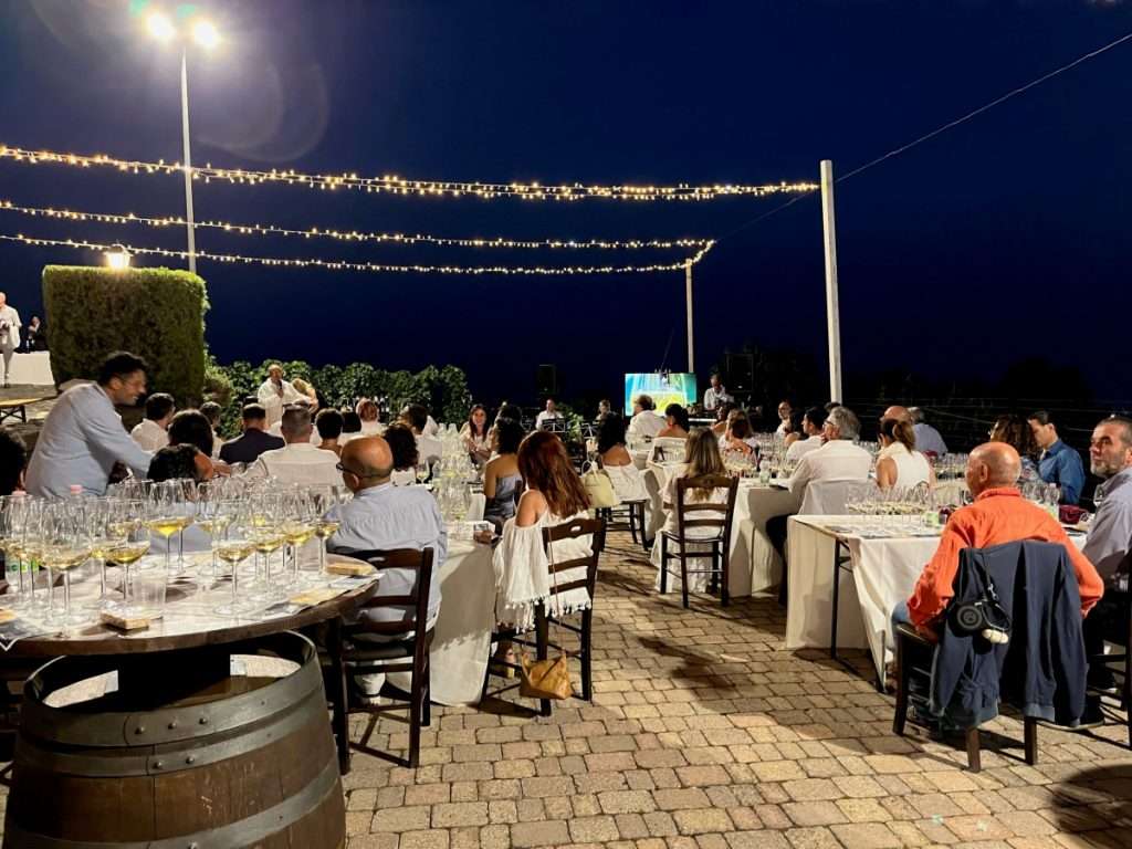Bolle in vigna la terza edizione del party sulle bollicine etnee di Cantine Nicosia bolle 5 scaled e1659271988294