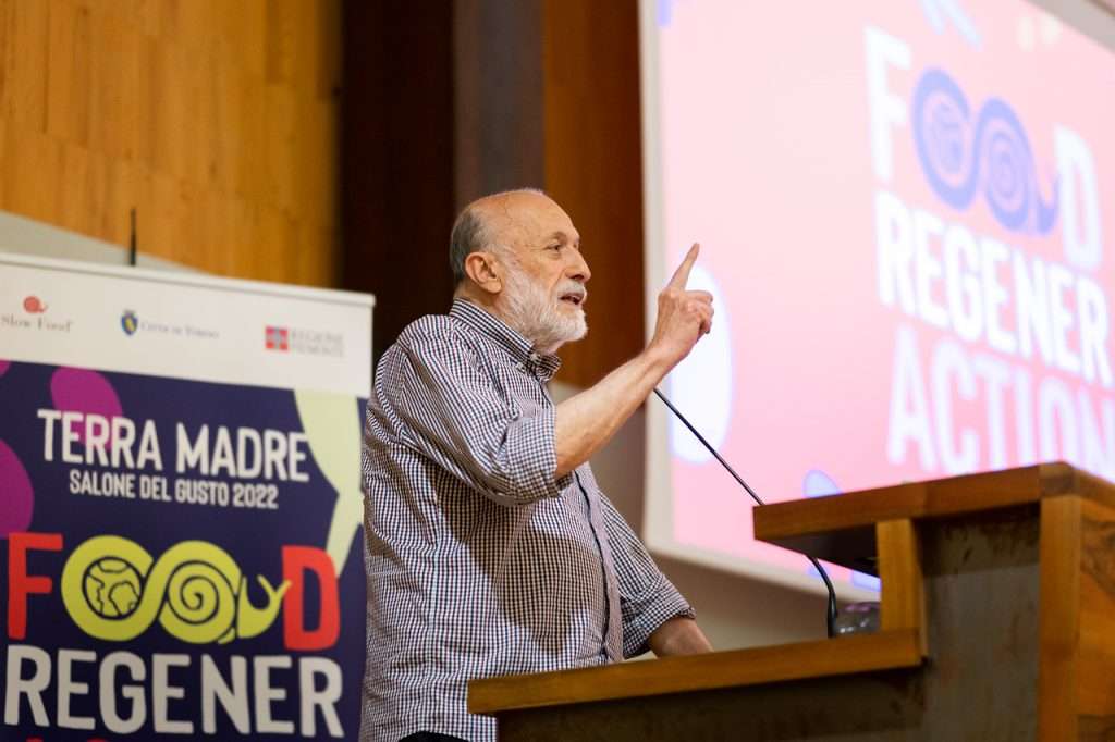 Slow Food, l’appello di Petrini e Mukiibi: «Partire dal cibo per contrastare la crisi climatica» Presentazione TerramadreSalonedelGusto 2022 ph Alessandro Vargiu 8016 X2