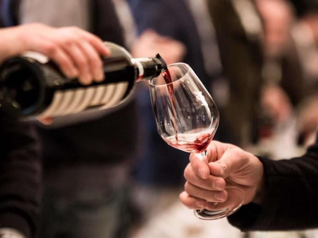 WineHunter Award 2023, la nuova guida delle eccellenze enogastronomiche 1 event meranowinefestival weinglas meran