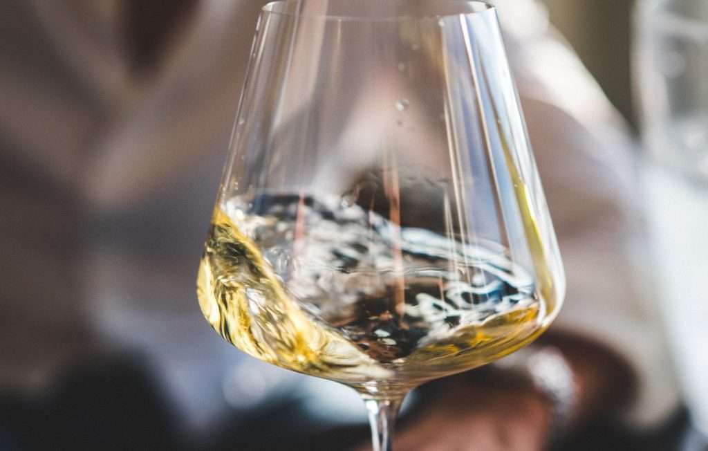 AIS Taormina presenta “Quando la Francia incontrò la Sicilia”, un focus-degustazione con Tenuta Rapitalà vino bianco