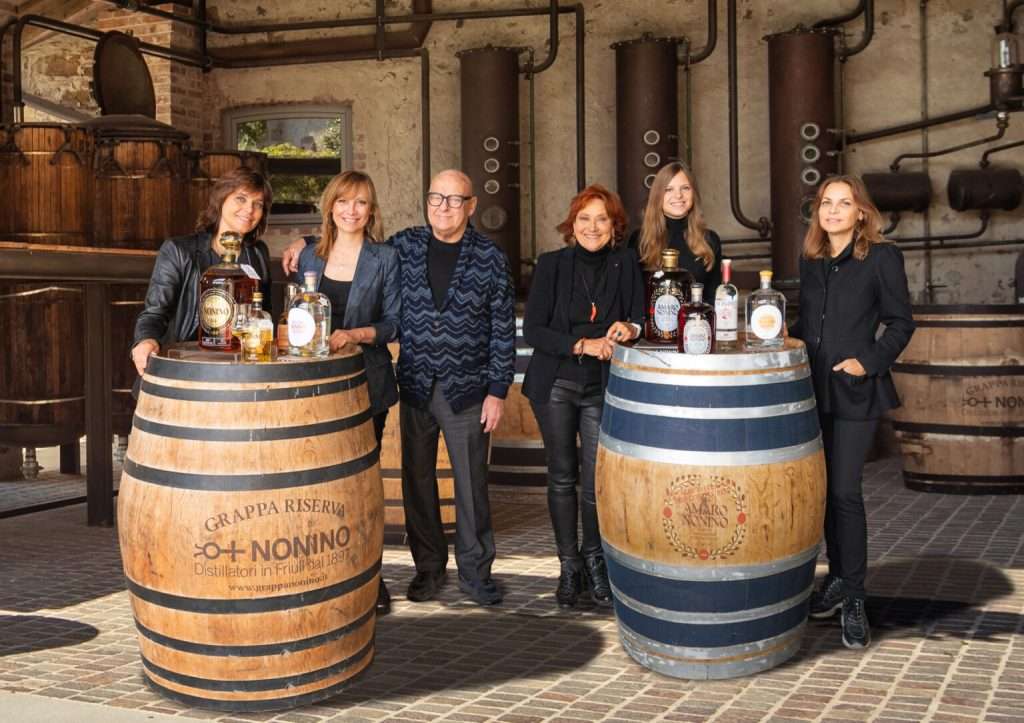 Le feste a casa Nonino al gusto di una grappa unica e preziosa famiglia copertina