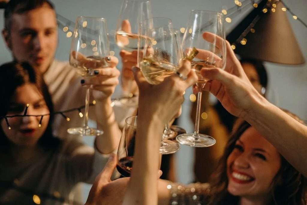 Il vino è sempre più amato dai giovani ma reclamano più informazioni vino giovani