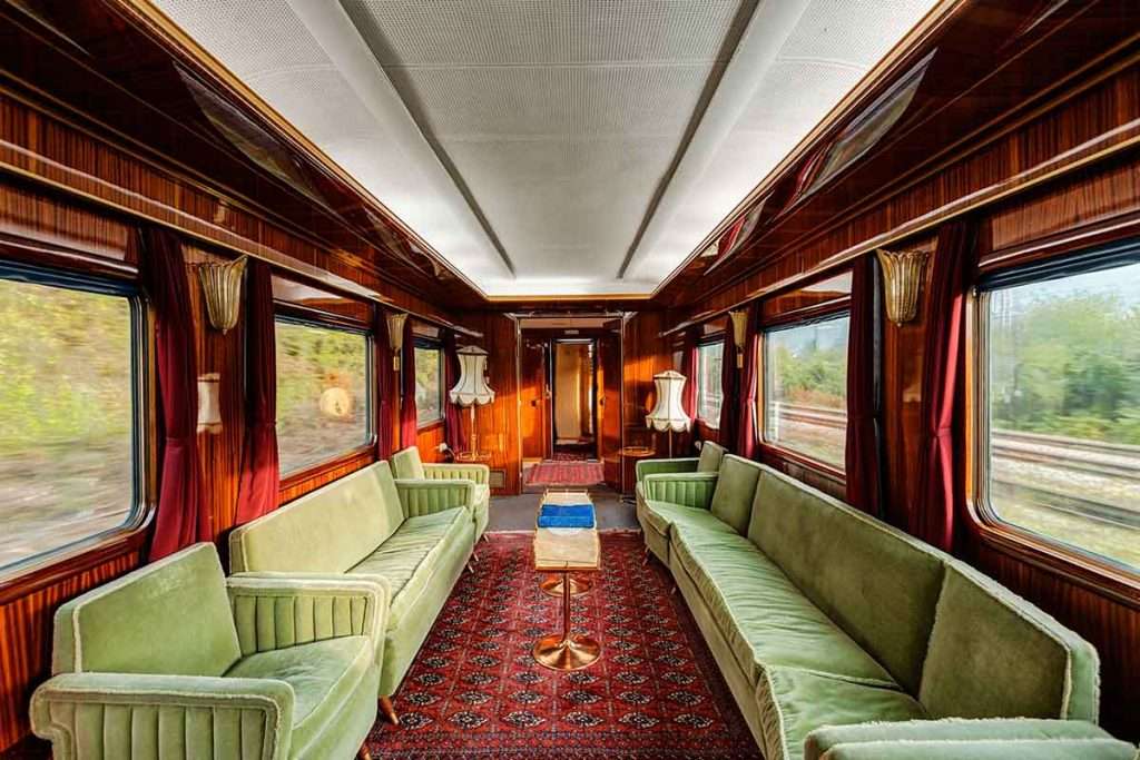 Turismo lento il Treno della Dolce Vita a Milano shutterstock foto di Vladimir Nenezic