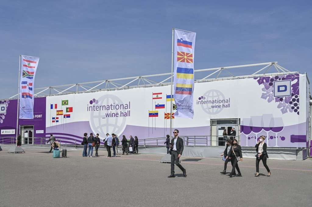 Vinitaly riparte con un roadshow internazionale: 13 tappe in 9 Paesi di 3 continenti Vinitaly2022 EnneviFoto 10