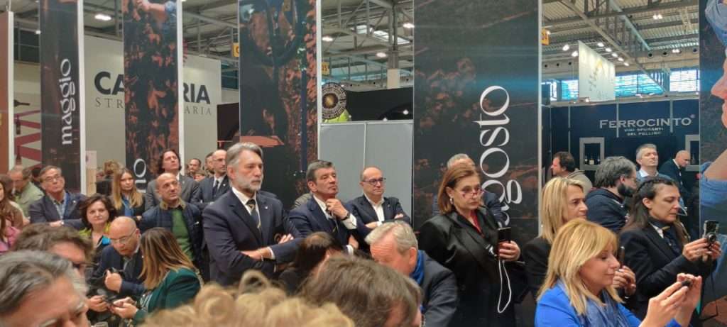 Presentata a Vinitaly la 55 convention Nazionale Ais, sarà Genova dal 24 al 26 novembre 2023 1 AIS 10 1024x461 1