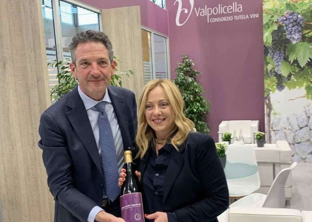 Grande successo per il Consorzio Valpolicella al Vinitaly 2023, aumento di operatori e buyer esteri Christian Marchesini e Giorgia Meloni