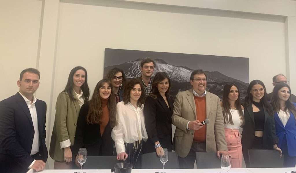 Al Vinitaly 2023 protagonisti quindici volti emergenti delle aziende vitivinicole siciliane Next generation Assovini Sicilia