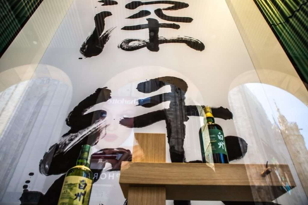 Stock Spirits celebra i 100 anni di House of Suntory in una location italiana 2 0 STOCK House of Suntory vetrine La Rinascente