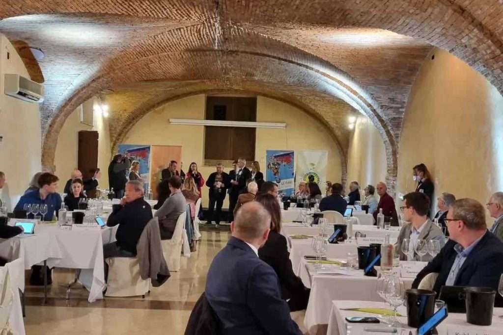 Tutto pronto per il concorso enologico internazionale “Emozioni dal Mondo, Merlot e Cabernet insieme” emozionidalmondo