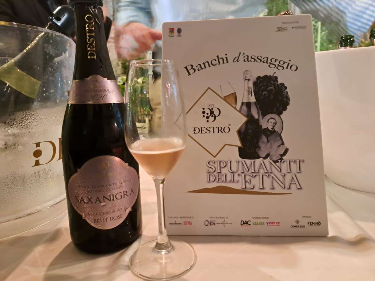 Spumanti dell'Etna 2023: guida alle 10 etichette etnee più interessanti 5 saxanigra rose