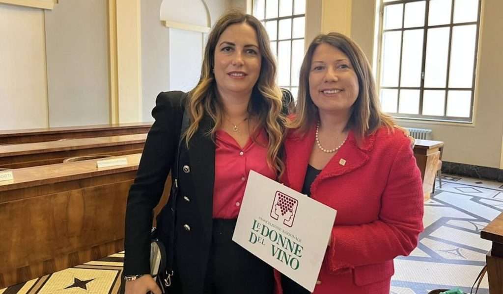 Riparte il wine lunch solidale delle Donne del Vino Sicilia firmato dallo chef Pasquale Caliri Flora Mondello vicedelegata con Roberta Urso delegata