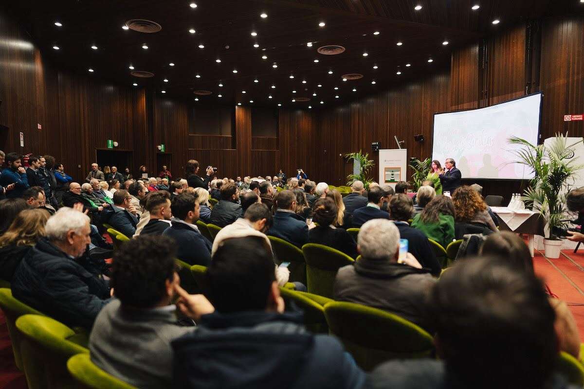 AIS presenta a Palermo la nuova edizione della Guida ai Vini di Sicilia 2024 1 GUIDA AIS SICILIA 2024