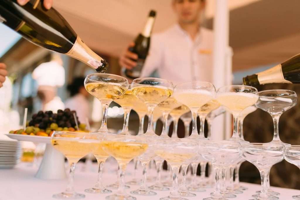 Un 2023 che lascia il segno per i produttori di champagne: meno bottiglie vendute ma più qualità champagne