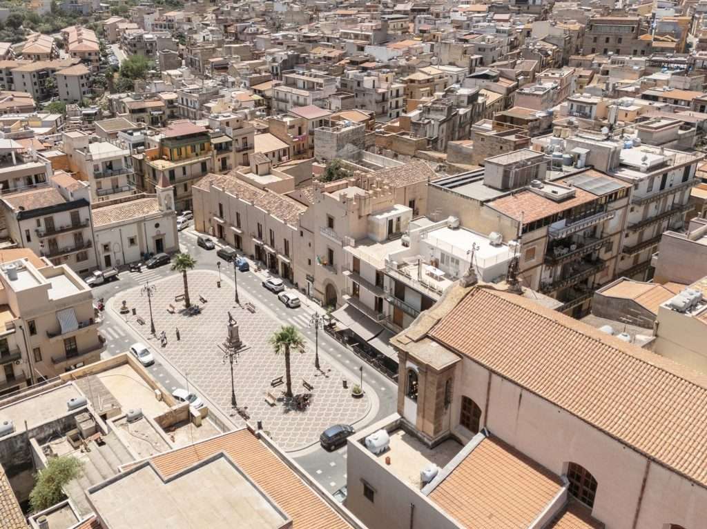 Casteldaccia in festa: Corvo celebra 200 anni di 'Stile siciliano' 1 Piazza di Casteldaccia