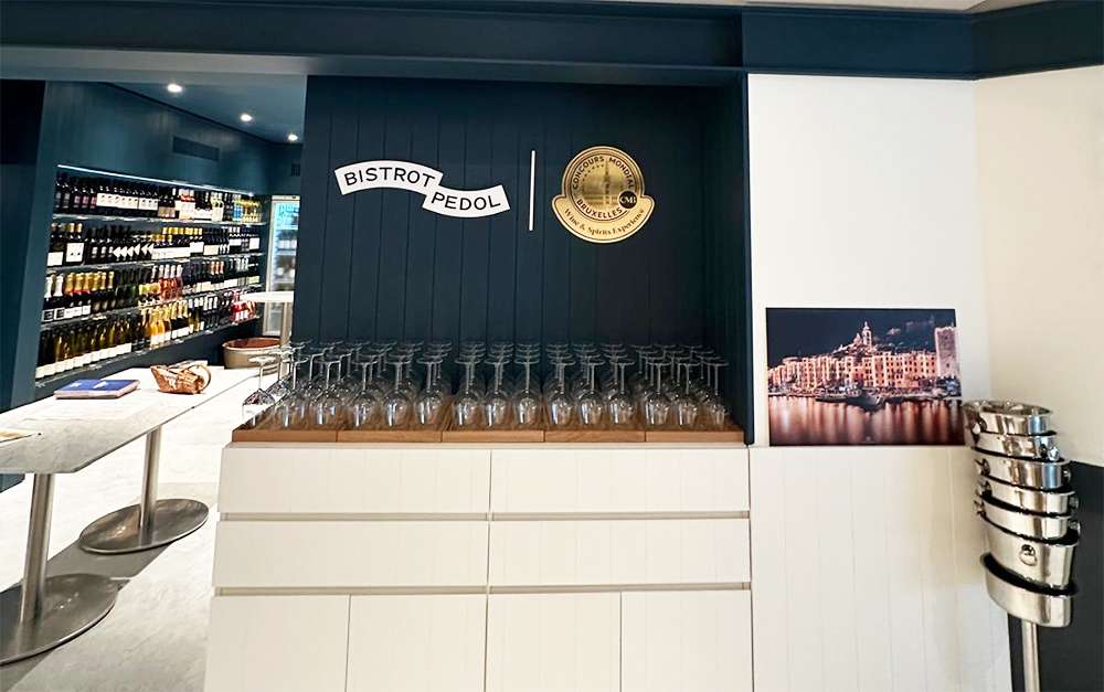 Nuovo wine corner Bistrot Pedol del Concours Mondial de Bruxelles per i vini medagliati Bistrot Pedol del Concours Mondial de