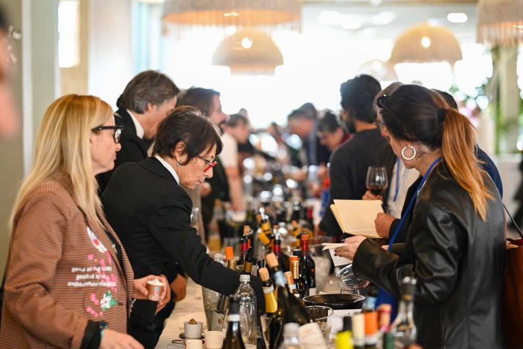 Guida ai Vini di Sicilia AIS 2026, ad Acireale la sesta edizione ais pubblico guida